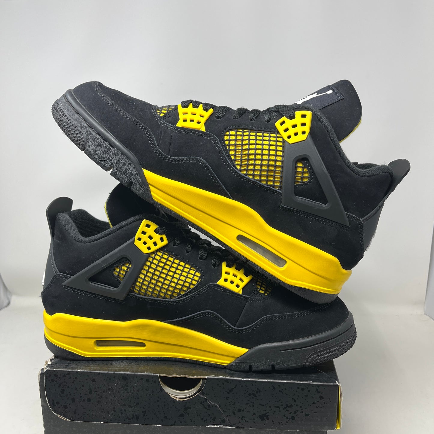 Jordan 4 Retro Thunder (2023) Used
