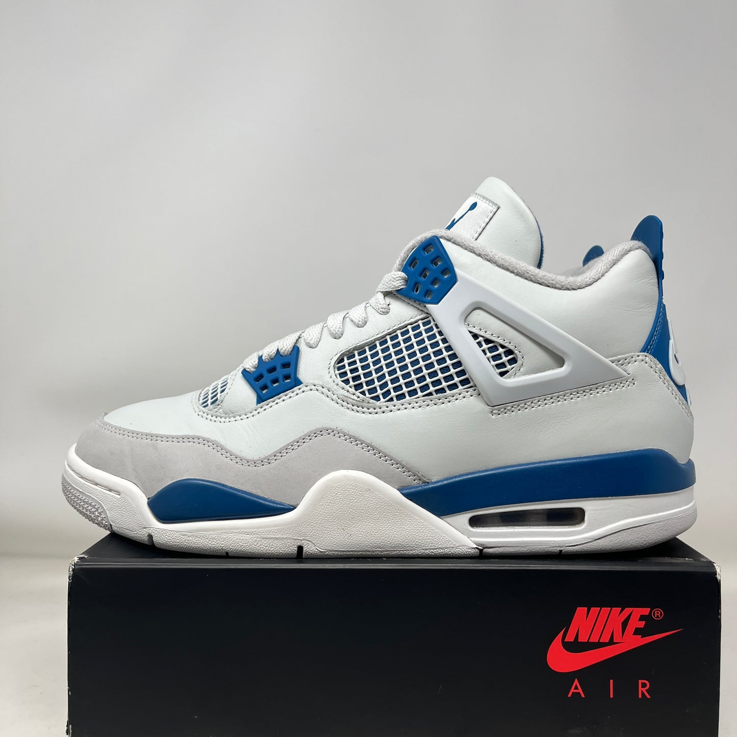 Jordan 4 Retro Military Blue (2024) Used