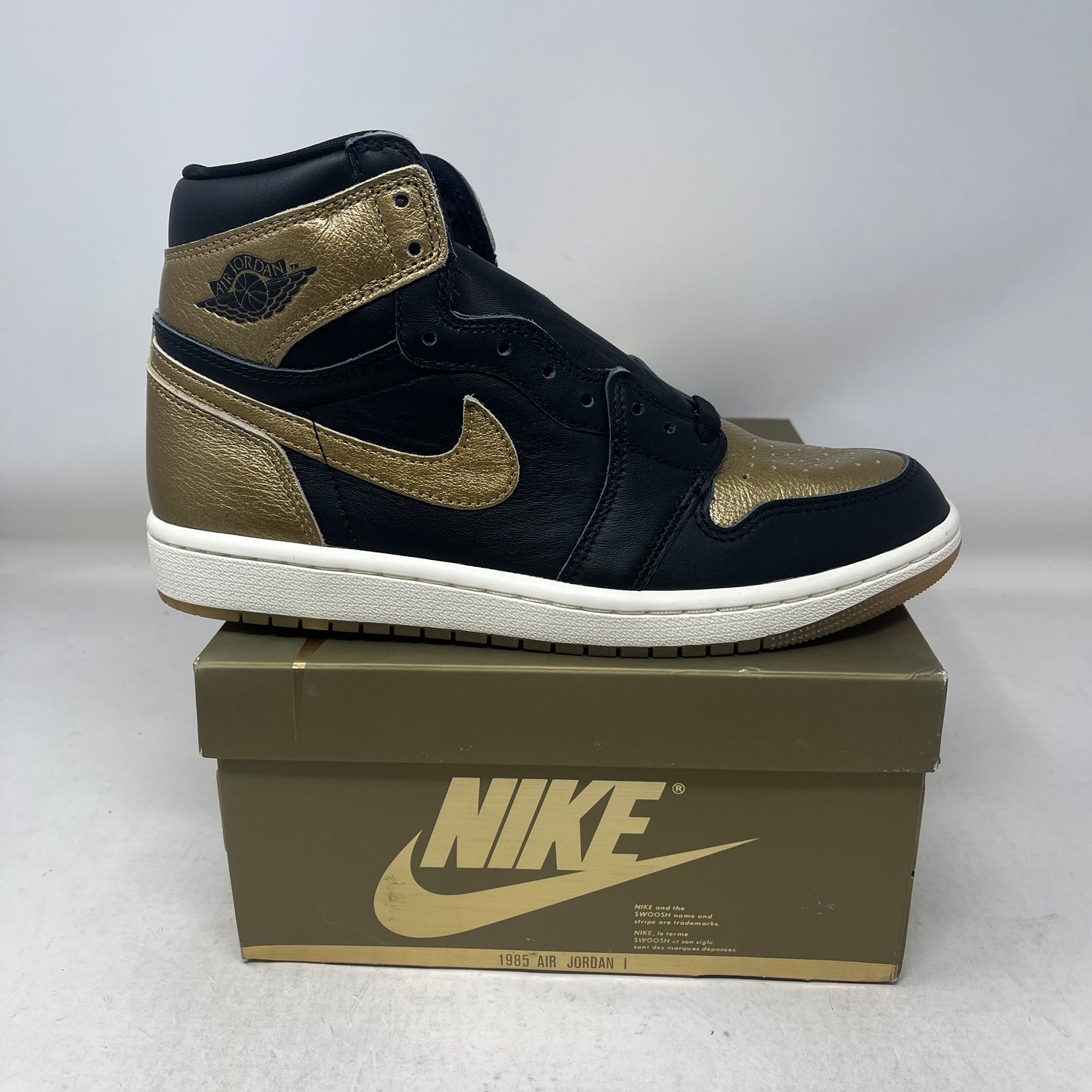 Jordan 1 Retro High OG Black Metallic Gold