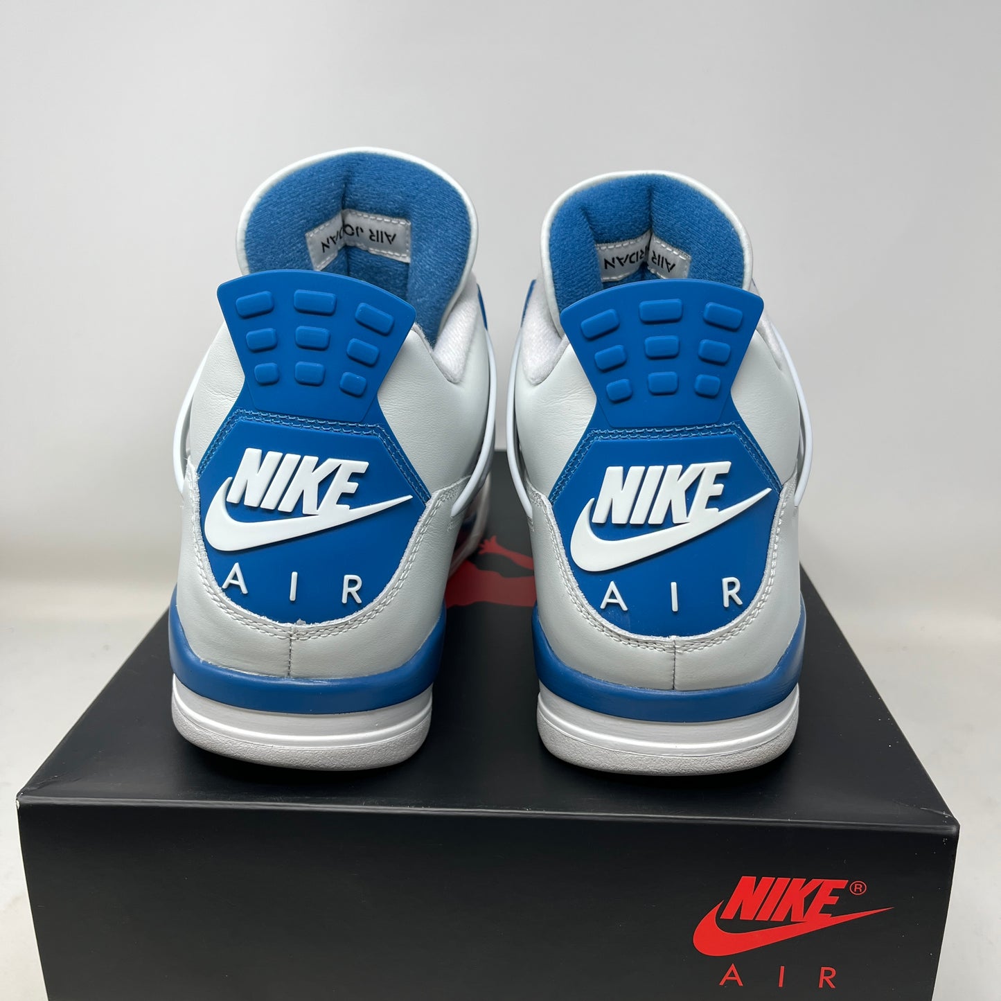 Jordan 4 Retro Military Blue (2024) Used
