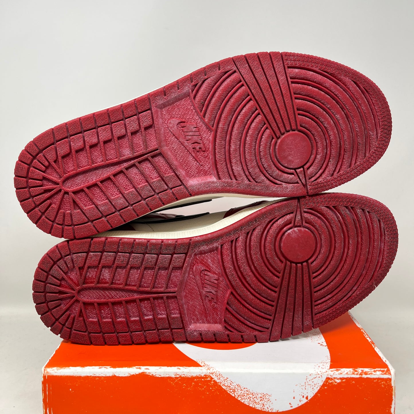 Jordan 1 Retro High OG Chicago Lost and Found Used