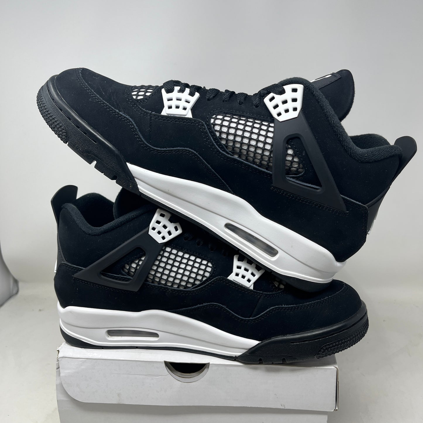Jordan 4 Retro White Thunder Used