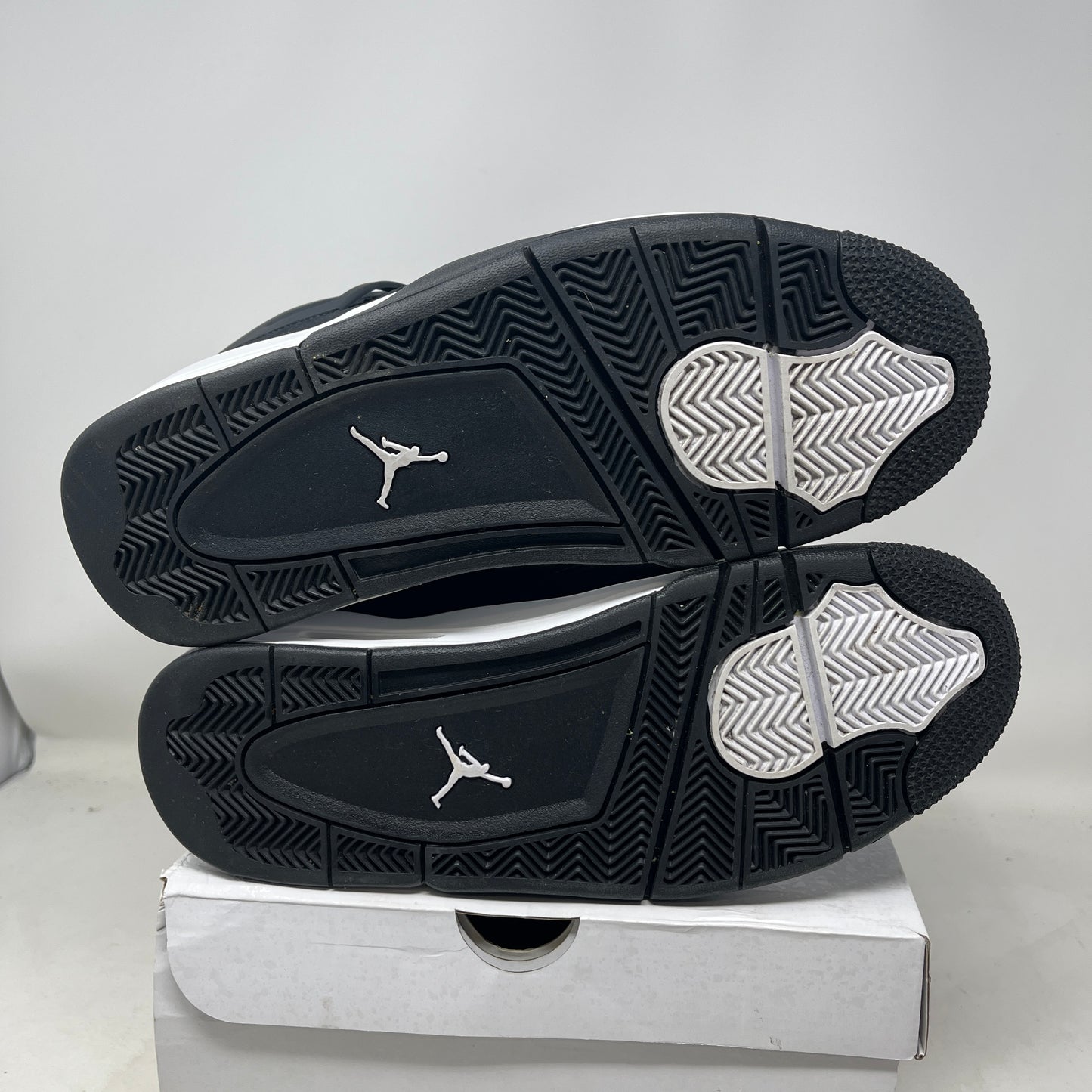 Jordan 4 Retro White Thunder Used