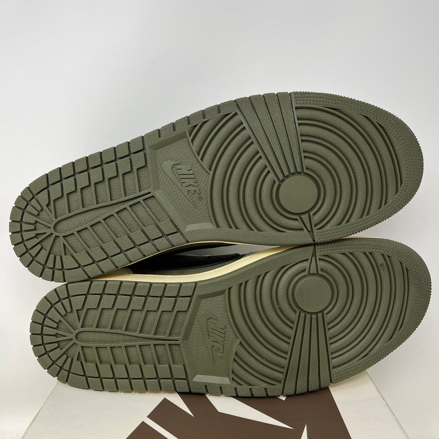 Jordan 1 Retro Low OG SP Travis Scott Medium Olive Used