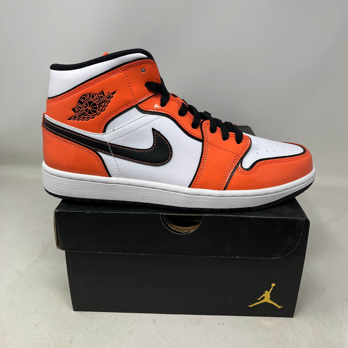 Jordan 1 Mid SE Turf Orange