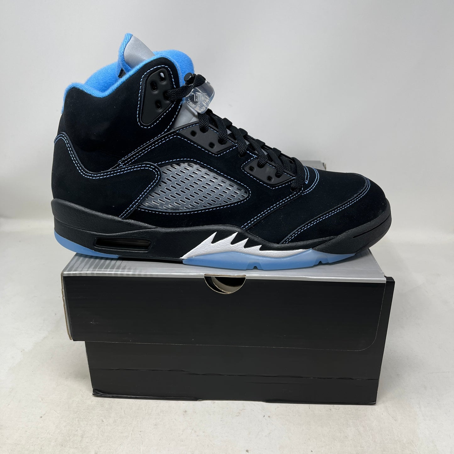 Jordan 5 Retro Black University Blue (2026)