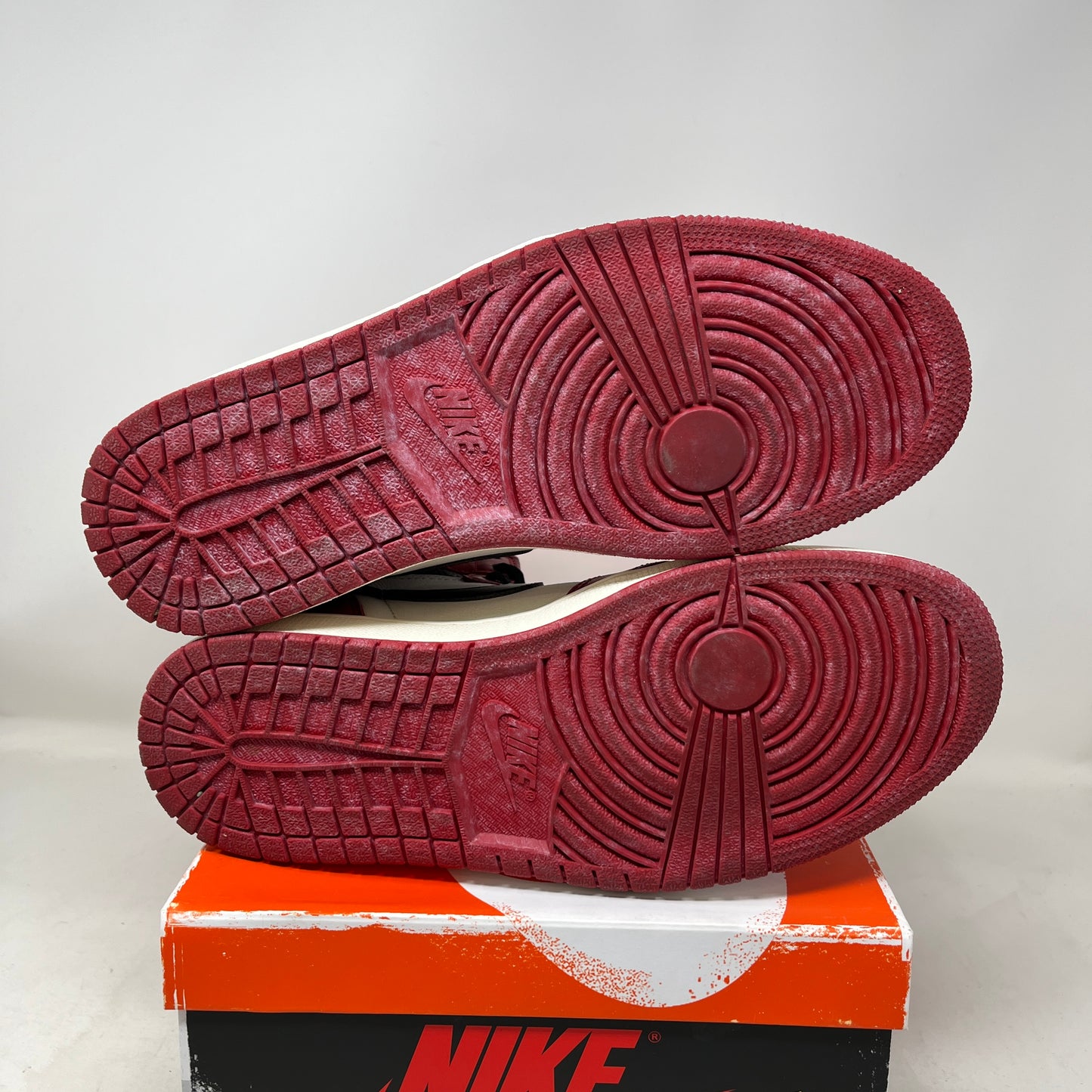 Jordan 1 Retro High OG Chicago Lost and Found Used