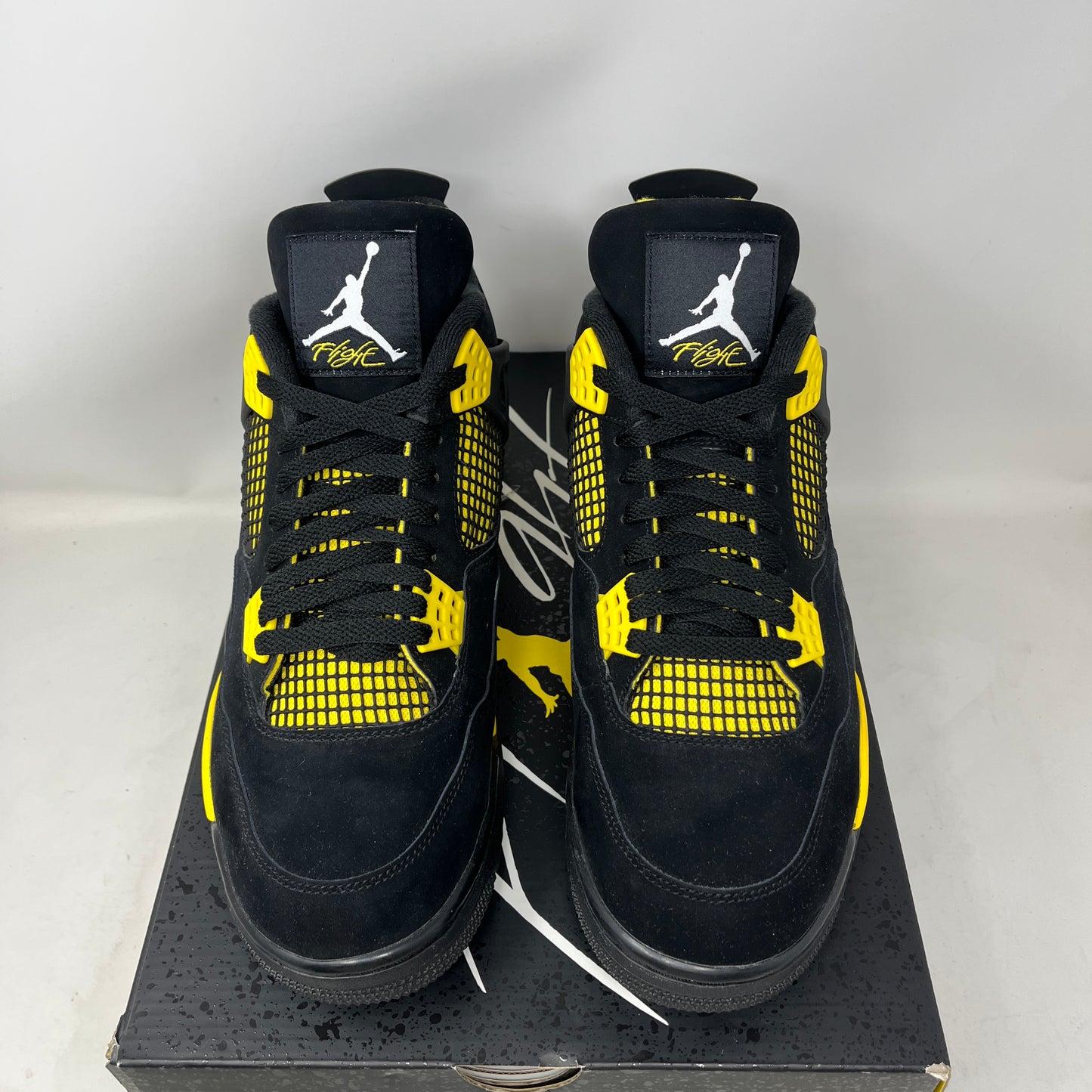 Jordan 4 Retro Thunder (2023) Used