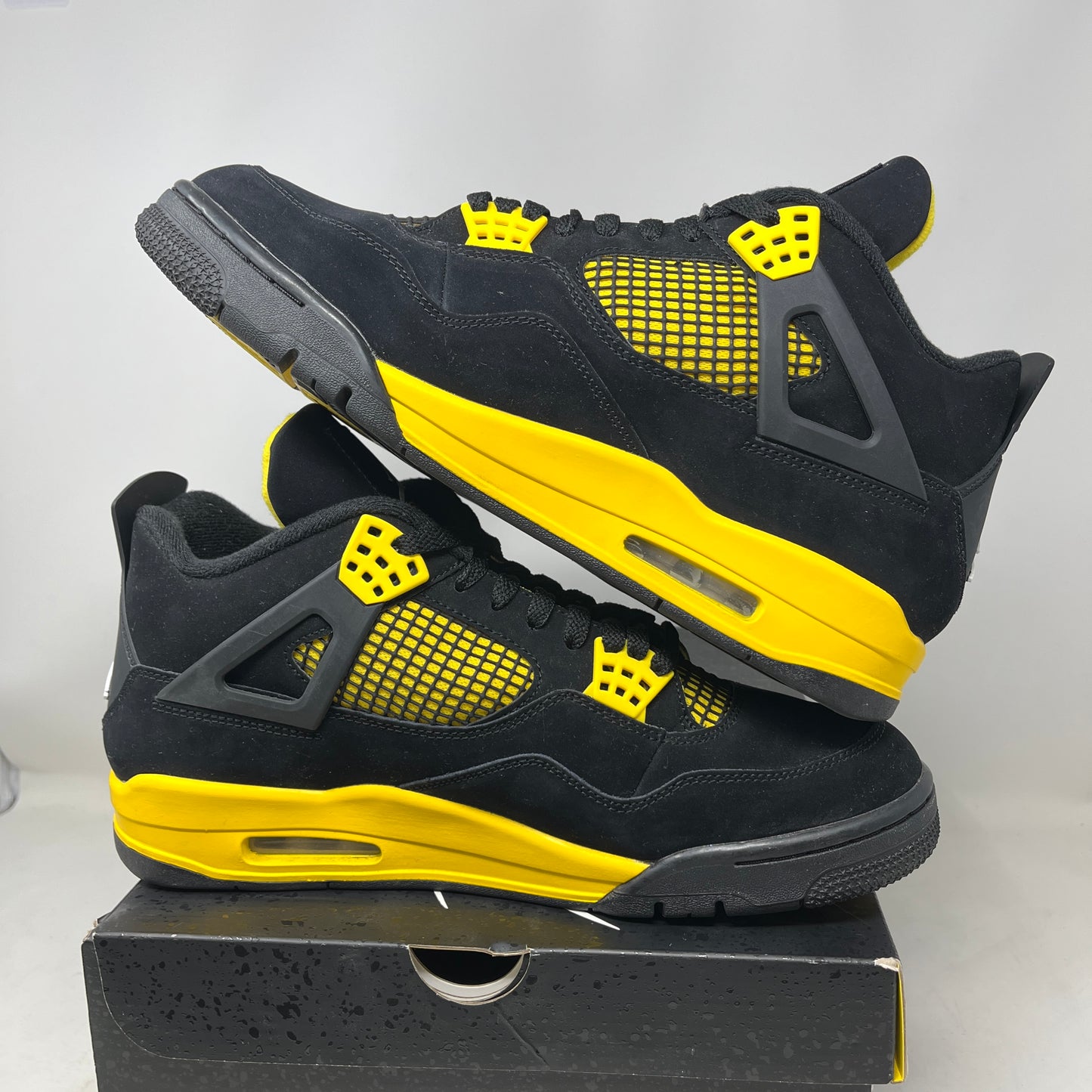 Jordan 4 Retro Thunder (2023) Used