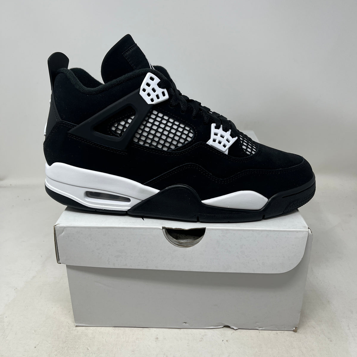 Jordan 4 Retro White Thunder