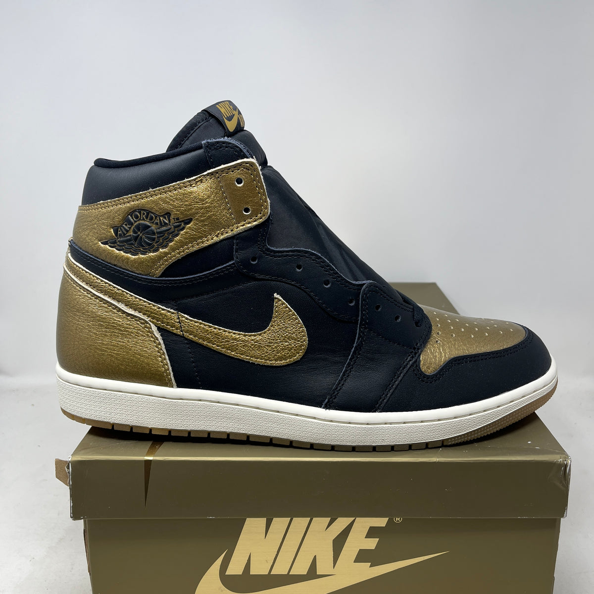 Jordan 1 Retro High OG Black Metallic Gold